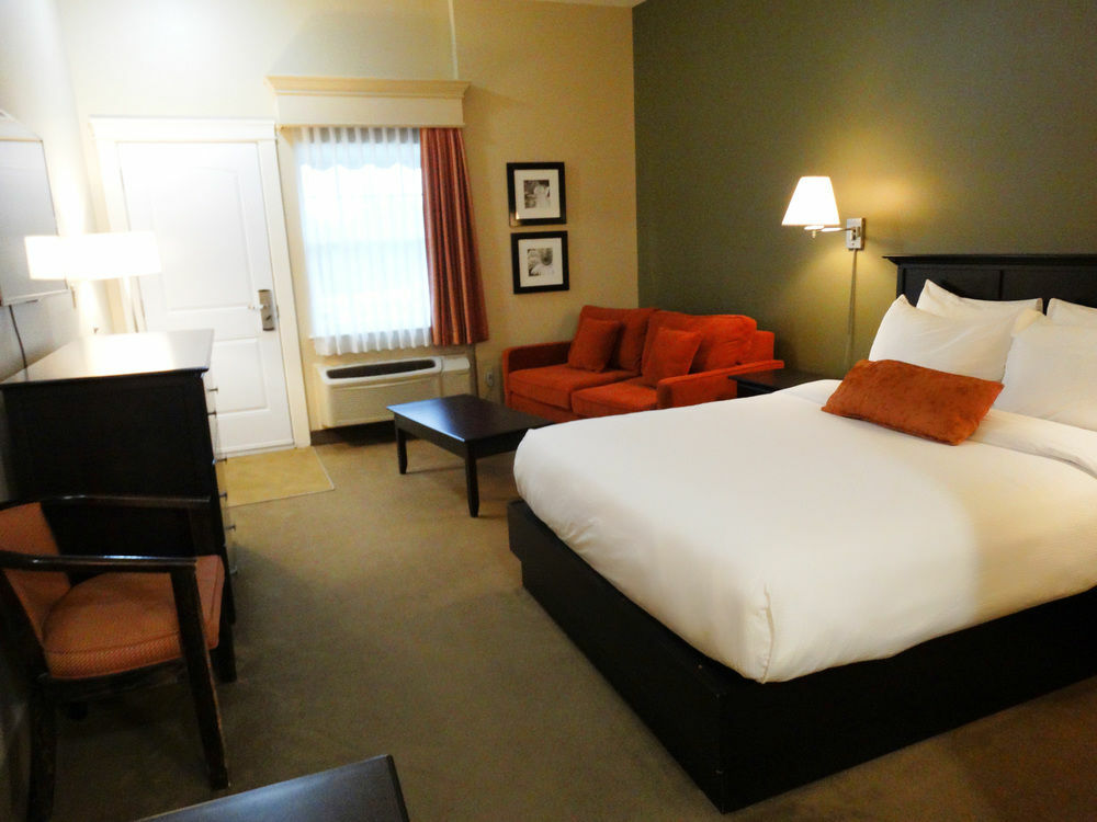 Quality Inn & Suites Amsterdam Fredericton Exterior foto